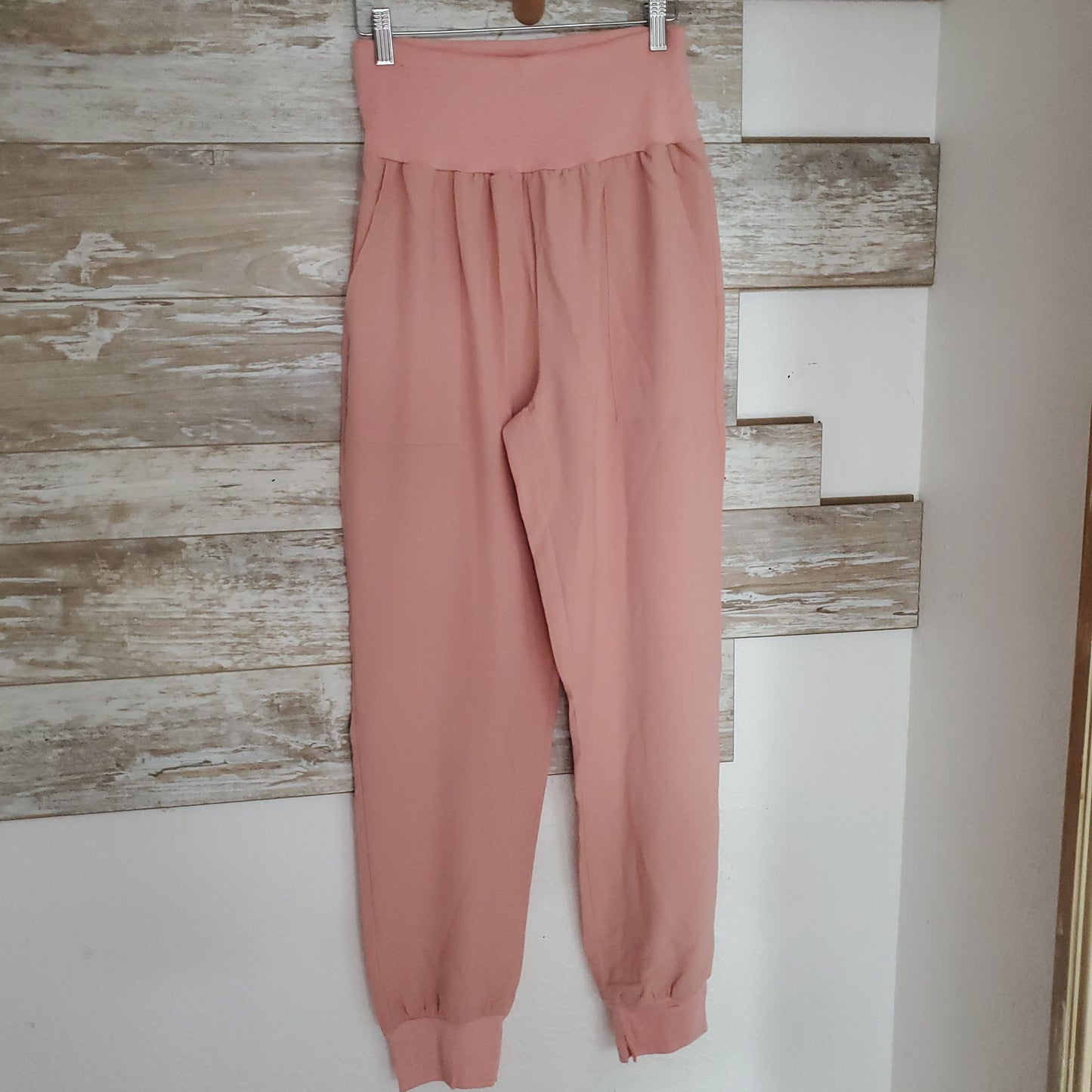 Yoga joggers coral & reef .
